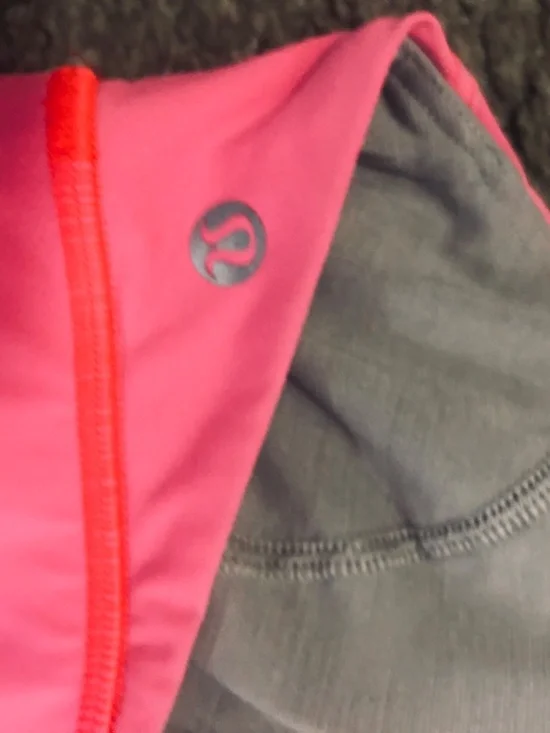 Lululemon Pink Sports Bra Size 4 Medium Support Criss Cross Back Yoga Gym - Picture 4 of 4